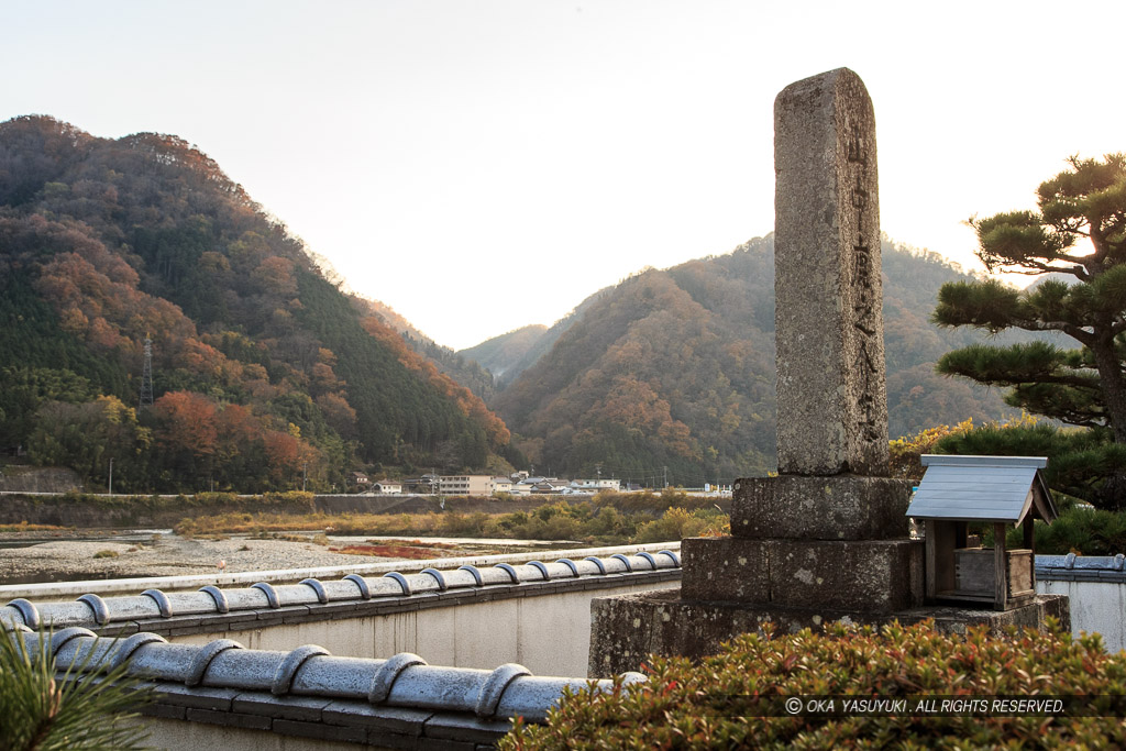 山中鹿介の墓・阿井の渡し