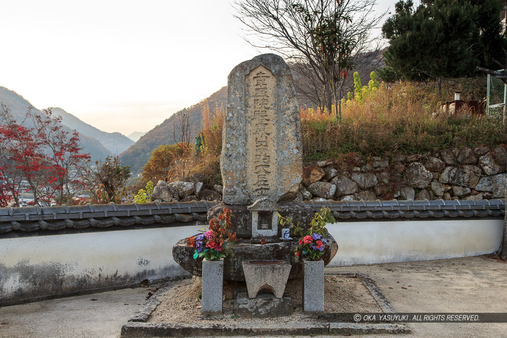 山中鹿介胴墓