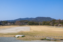 太宰府政庁から岩屋城を見る | 高解像度画像サイズ：8192 x 5464 pixels | 写真番号：6F1A2813 | 撮影：Canon EOS R5m2
