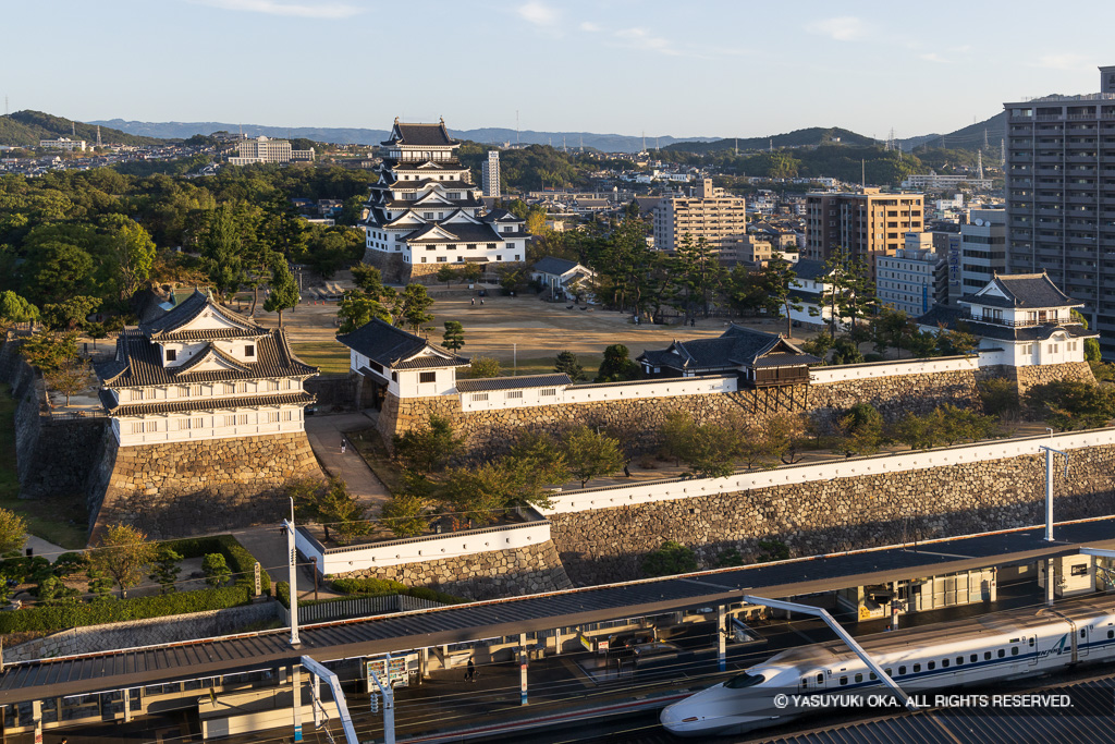 福山城と新幹線福山駅