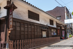 福山城の移築長屋門(鞆の浦) | 高解像度画像サイズ:5580 x 3720 pixels | 写真番号:1P3J5229 | 撮影:Canon EOS-1Ds Mark III