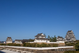 新幹線ホームから望む福山城 | 高解像度画像サイズ：7710 x 5142 pixels | 写真番号：344A2691 | 撮影：Canon EOS R5