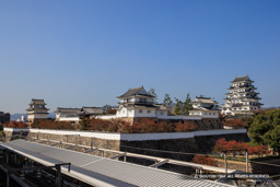 新幹線ホームから望む福山城・秋 | 高解像度画像サイズ：7822 x 5217 pixels | 写真番号：344A5430 | 撮影：Canon EOS R5