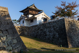 鐘櫓と御台所門虎口 | 高解像度画像サイズ：7883 x 5258 pixels | 写真番号：344A5716 | 撮影：Canon EOS R5