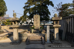 水野勝成父忠重の墓 | 高解像度画像サイズ：8192 x 5464 pixels | 写真番号：344A5794 | 撮影：Canon EOS R5