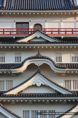 天守北面(2005年撮影) | 高解像度画像サイズ:3328 x 4992 pixels | 写真番号:VJ7Z3500 | 撮影:Canon EOS-1Ds Mark II