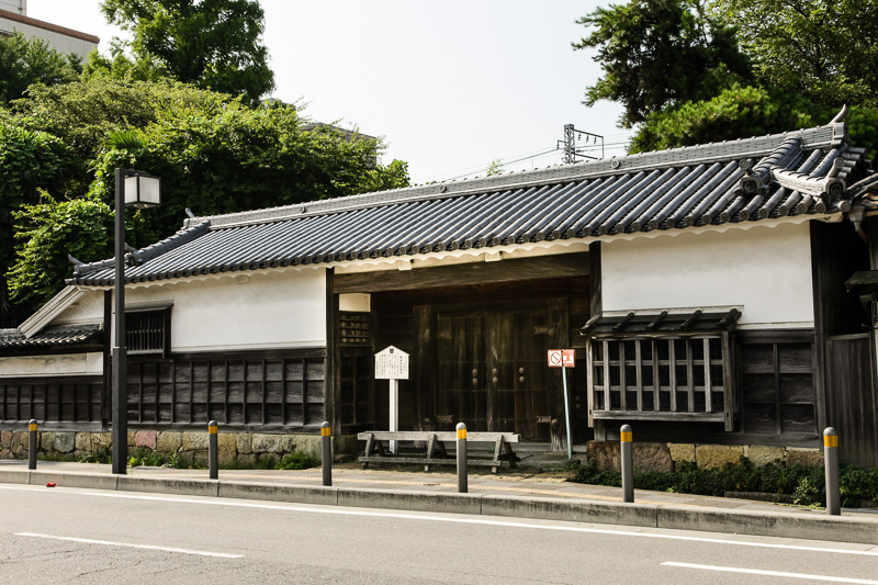 移築門・明石城織田家長屋門