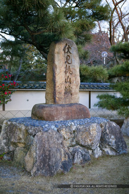 伏見城の石材を利用した石碑｜高解像度画像サイズ：2704 x 4064 pixels｜写真番号：100-0455S53B｜撮影：Canon EOS-1DS