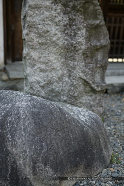 刻印石・御香宮神社｜高解像度画像サイズ：2704 x 4064 pixels｜写真番号：100-0281S53B｜撮影：Canon EOS-1DS