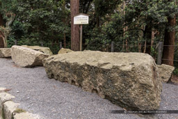 伏見城の石垣跡・伏見桃山陵の参道｜高解像度画像サイズ：5002 x 3335 pixels｜写真番号：1DXL5597｜撮影：Canon EOS-1D X