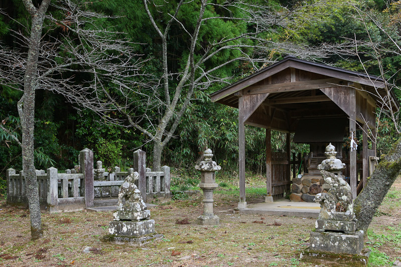 太夫神社と尼子国久・誠久・敬久の墓