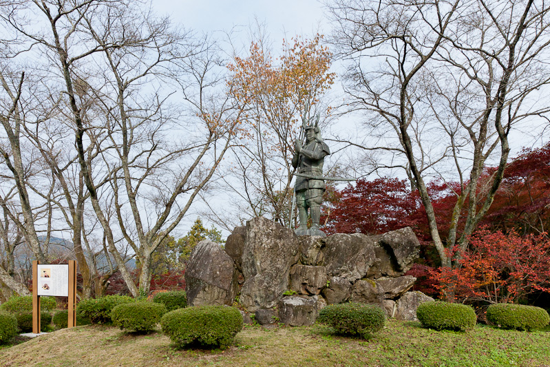 山中鹿之助幸盛銅像