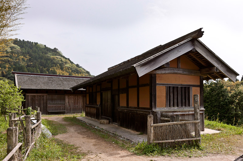 花の壇・主屋・侍所