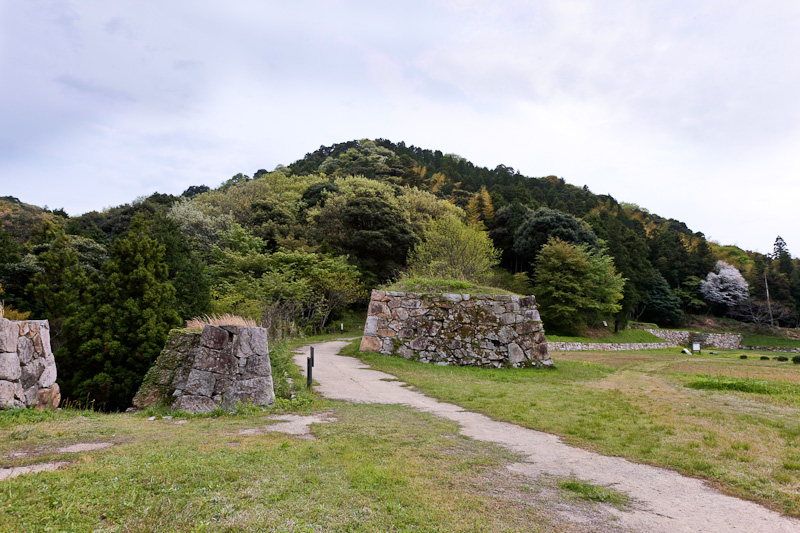 山中御殿から本丸を望む