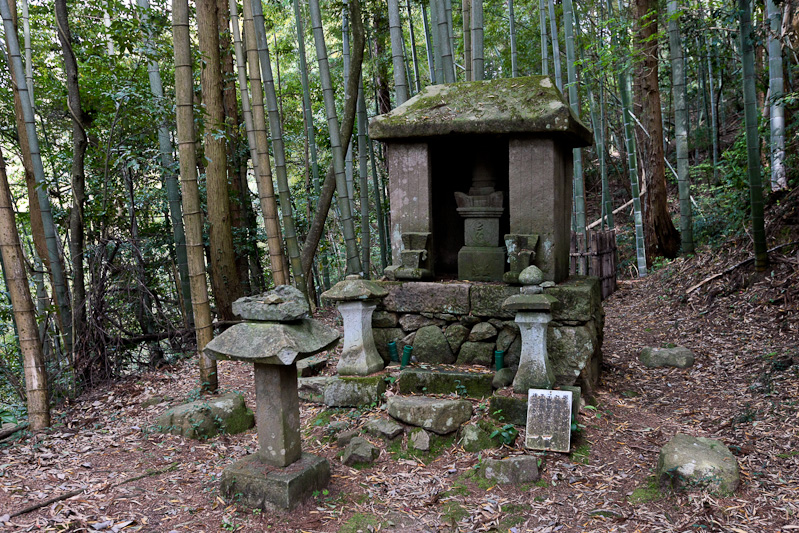 親子観音・堀尾勘解墓