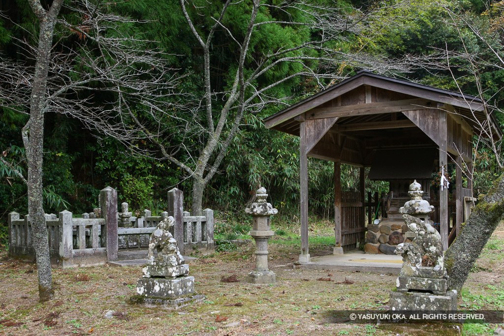 太夫神社と尼子国久・誠久・敬久の墓