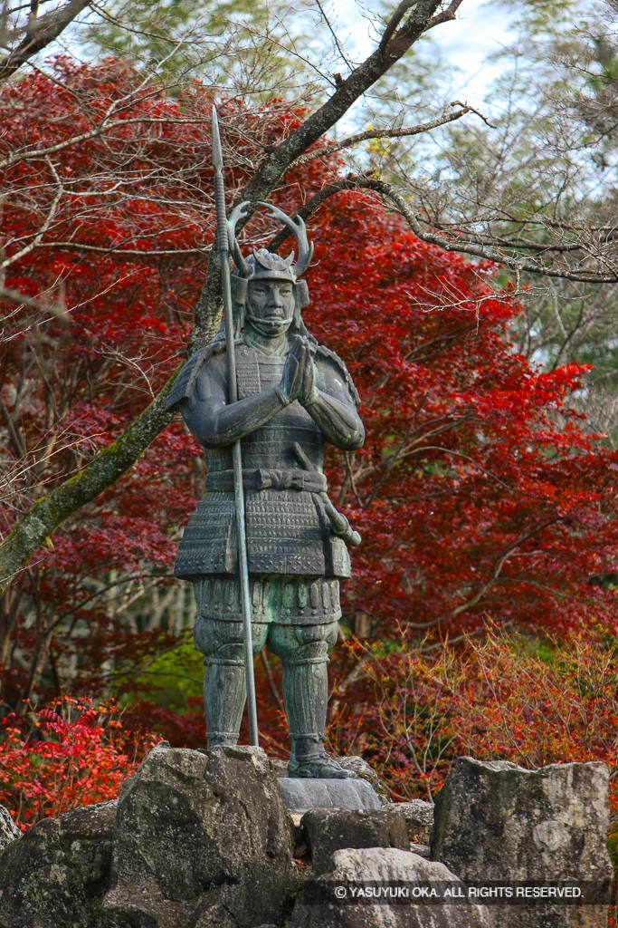 山中鹿之助幸盛銅像
