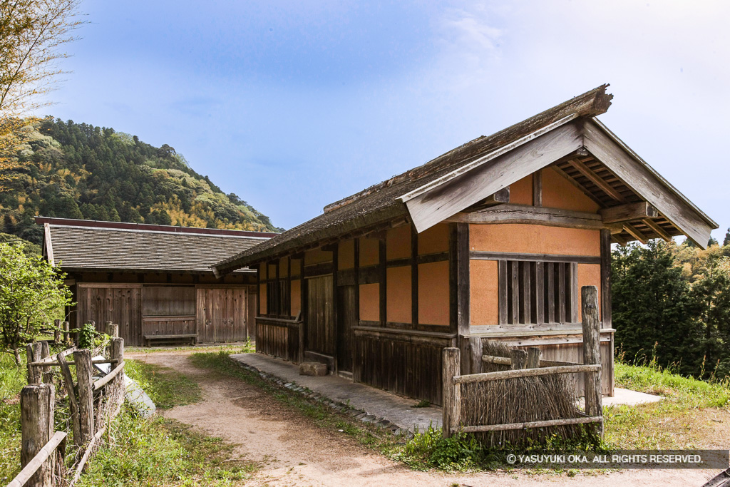 花の壇・主屋・侍所