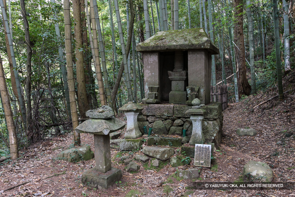 親子観音・堀尾勘解墓