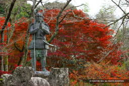 山中鹿之助幸盛銅像 | 高解像度画像サイズ：5533 x 3689 pixels | 写真番号：1P3J1968 | 撮影：Canon EOS-1Ds Mark III