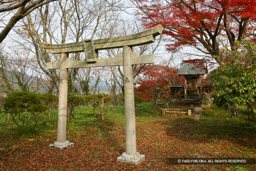千畳平・尼子神社 | 高解像度画像サイズ：5385 x 3590 pixels | 写真番号：1P3J2115 | 撮影：Canon EOS-1Ds Mark III