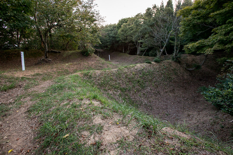 主郭空堀と土橋