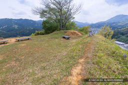 五箇篠山城の主郭土塁 | 高解像度画像サイズ：8192 x 5464 pixels | 写真番号：6F1A7602 | 撮影：Canon EOS R5m2