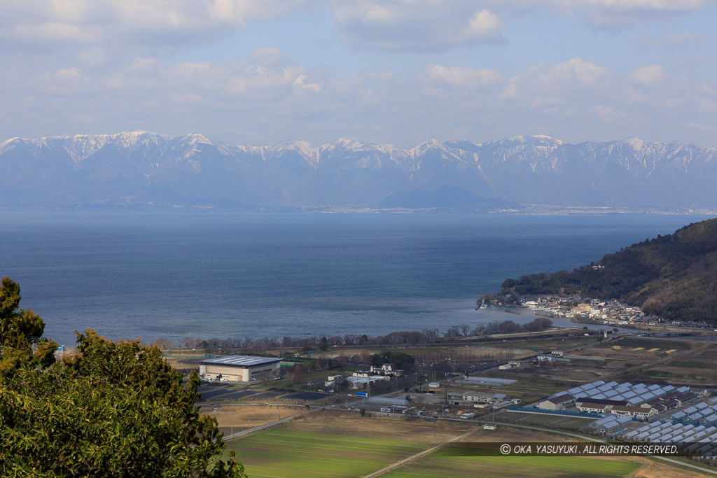 八幡山城北の丸から琵琶湖を望む