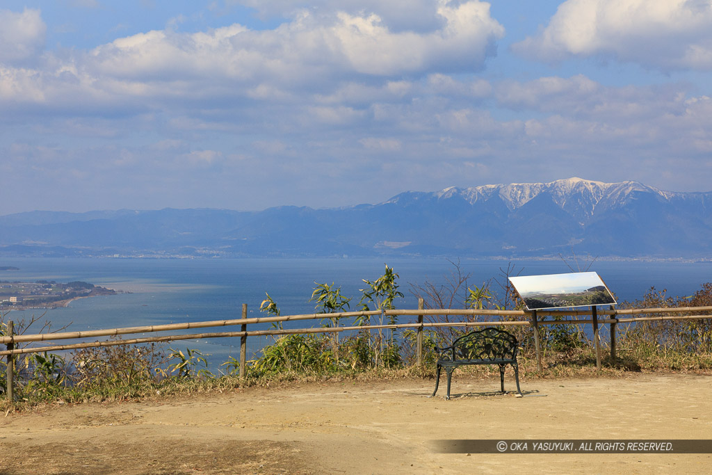八幡山城西の丸から琵琶湖を望む