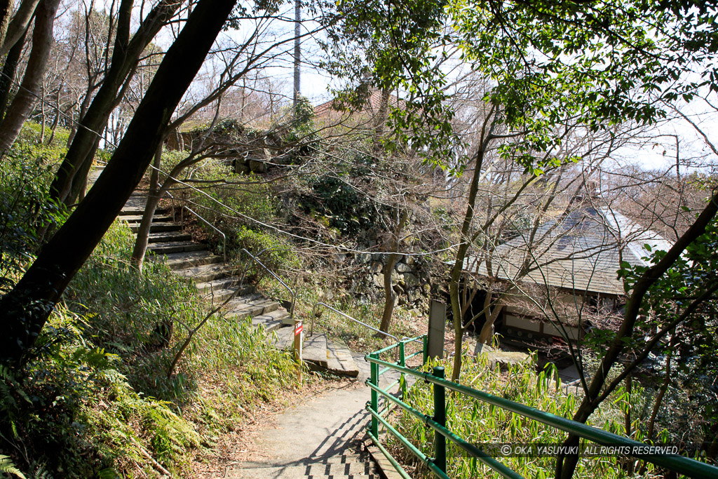 八幡山城二の丸虎口跡