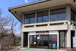 八幡山城二の丸の展望施設|高解像度画像サイズ:6720 x 4480 pixels|写真番号:5D4A6445|撮影:Canon EOS 5D Mark IV