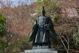 豊臣秀次銅像・八幡山城｜高解像度画像サイズ：5472 x 3648 pixels｜写真番号：IMG_4176｜撮影：Canon EOS 6D