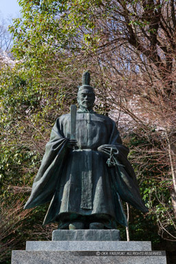 豊臣秀次銅像・八幡山城｜高解像度画像サイズ：3648 x 5472 pixels｜写真番号：IMG_4184｜撮影：Canon EOS 6D