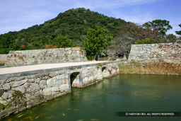 萩城御本丸御門（内御門）跡と指月山 | 高解像度画像サイズ：4992 x 3328 pixels | 写真番号：VJ7Z4483 | 撮影：Canon EOS-1Ds Mark II