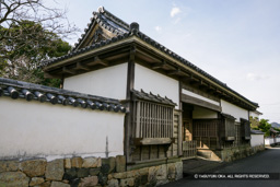 旧二宮家長屋門 | 高解像度画像サイズ：4654 x 3102 pixels | 写真番号：VJ7Z4615 | 撮影：Canon EOS-1Ds Mark II