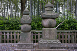 毛利輝元と正室南の大方の墓 | 高解像度画像サイズ：4837 x 3225 pixels | 写真番号：VJ7Z6685 | 撮影：Canon EOS-1Ds Mark II