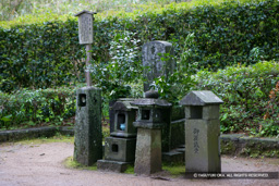高杉晋作の墓 | 高解像度画像サイズ：4992 x 3328 pixels | 写真番号：VJ7Z6850 | 撮影：Canon EOS-1Ds Mark II