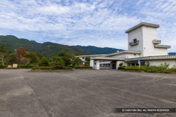 主郭跡・あわの抄 2026年8月閉館 | 高解像度画像サイズ：8192 x 5464 pixels | 写真番号：6F1A0376 | 撮影：Canon EOS R5m2
