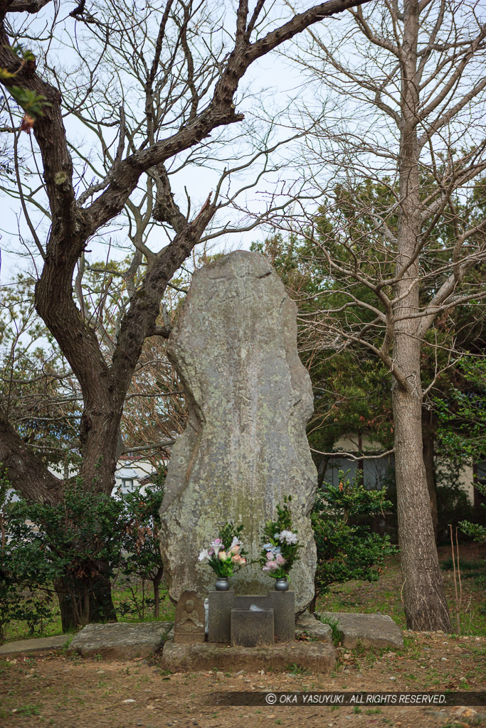 島原の乱供養碑・鈴木重成建立供養碑・八幡神社