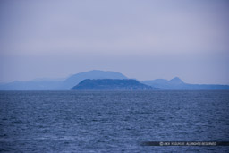 原城から望む談合島・湯島｜高解像度画像サイズ：4909 x 3273 pixels｜写真番号：VJ7Z1184｜撮影：Canon EOS-1Ds Mark II