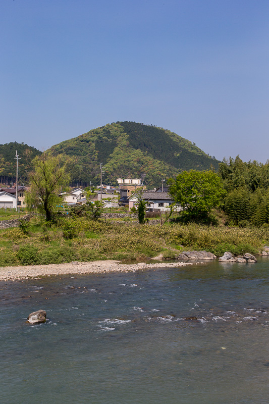 揖保川と篠ノ丸城を望む