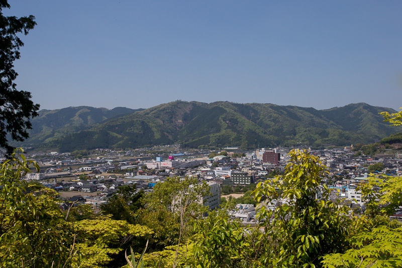 山崎の城下町を望む