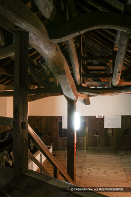 天守附櫓の内部 | 高解像度画像サイズ：2048 x 3072 pixels | 写真番号：260-6086_IMG | 撮影：Canon EOS D60