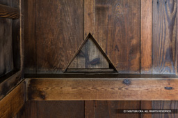 天守の隠狭間 | 高解像度画像サイズ：4727 x 3151 pixels | 写真番号：VJ7Z6865 | 撮影：Canon EOS-1Ds Mark II