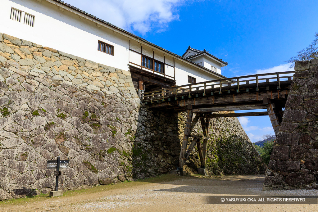 天秤櫓と廊下橋・西から