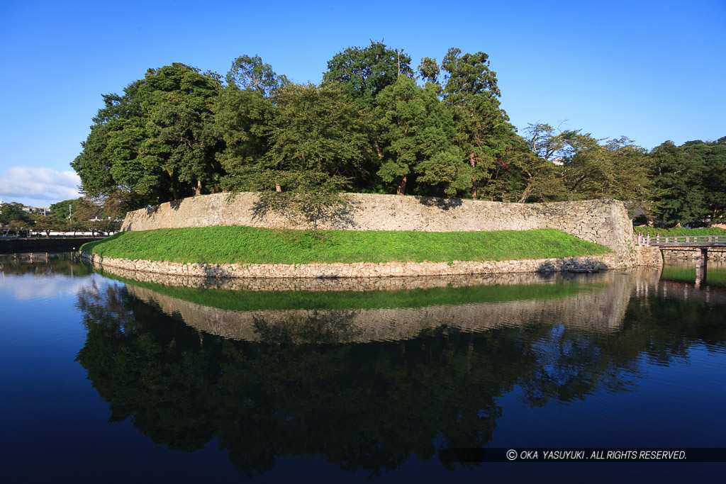 彦根城の鉢巻・腰巻石垣