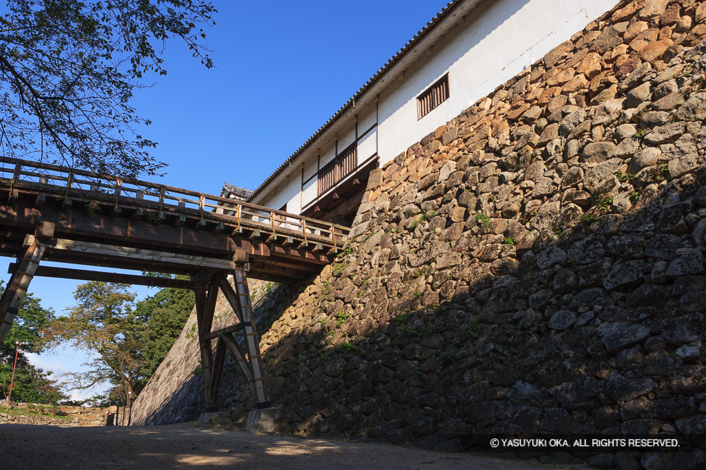 天秤櫓と廊下橋・東から