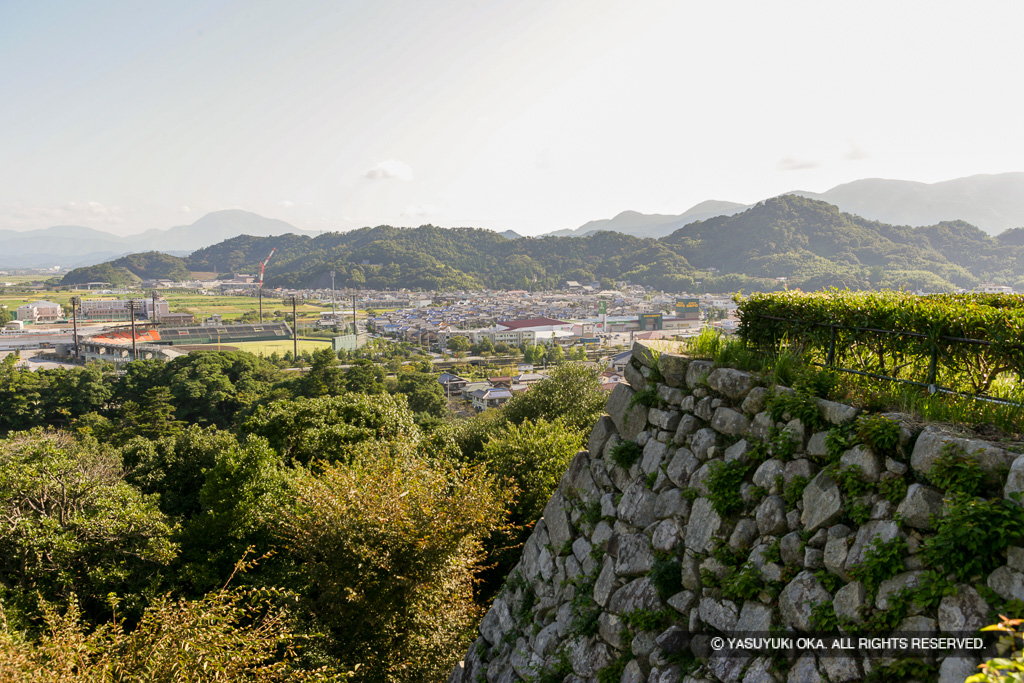 本丸から佐和山城を望む