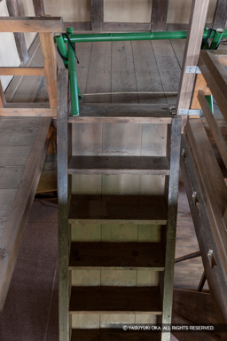 西の丸三重櫓階段 | 高解像度画像サイズ：3744 x 5616 pixels | 写真番号：1P3J7462 | 撮影：Canon EOS-1Ds Mark III