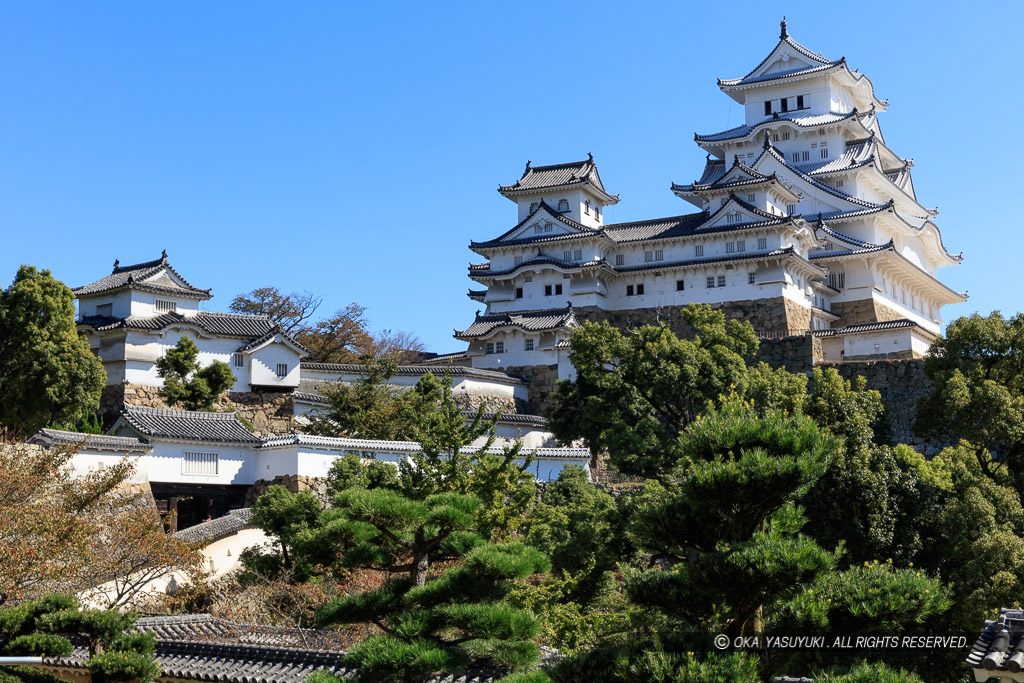 姫路城西の丸化粧櫓付近から天守群を望む